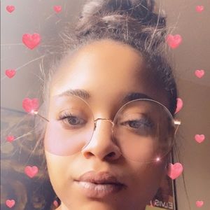 Meet your Posher, Carissa